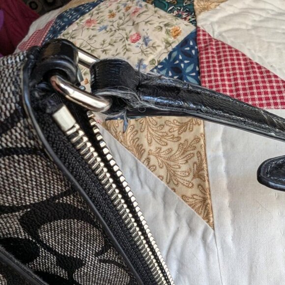 COACH PEYTON BLACK SIGNATURE SWINGPACK with POUCH - Picture 4 of 16